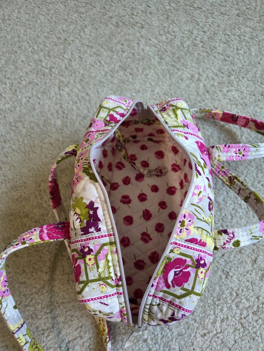 Vera Bradley 100 bag in the pattern "make me blush - Picture 6 of 10